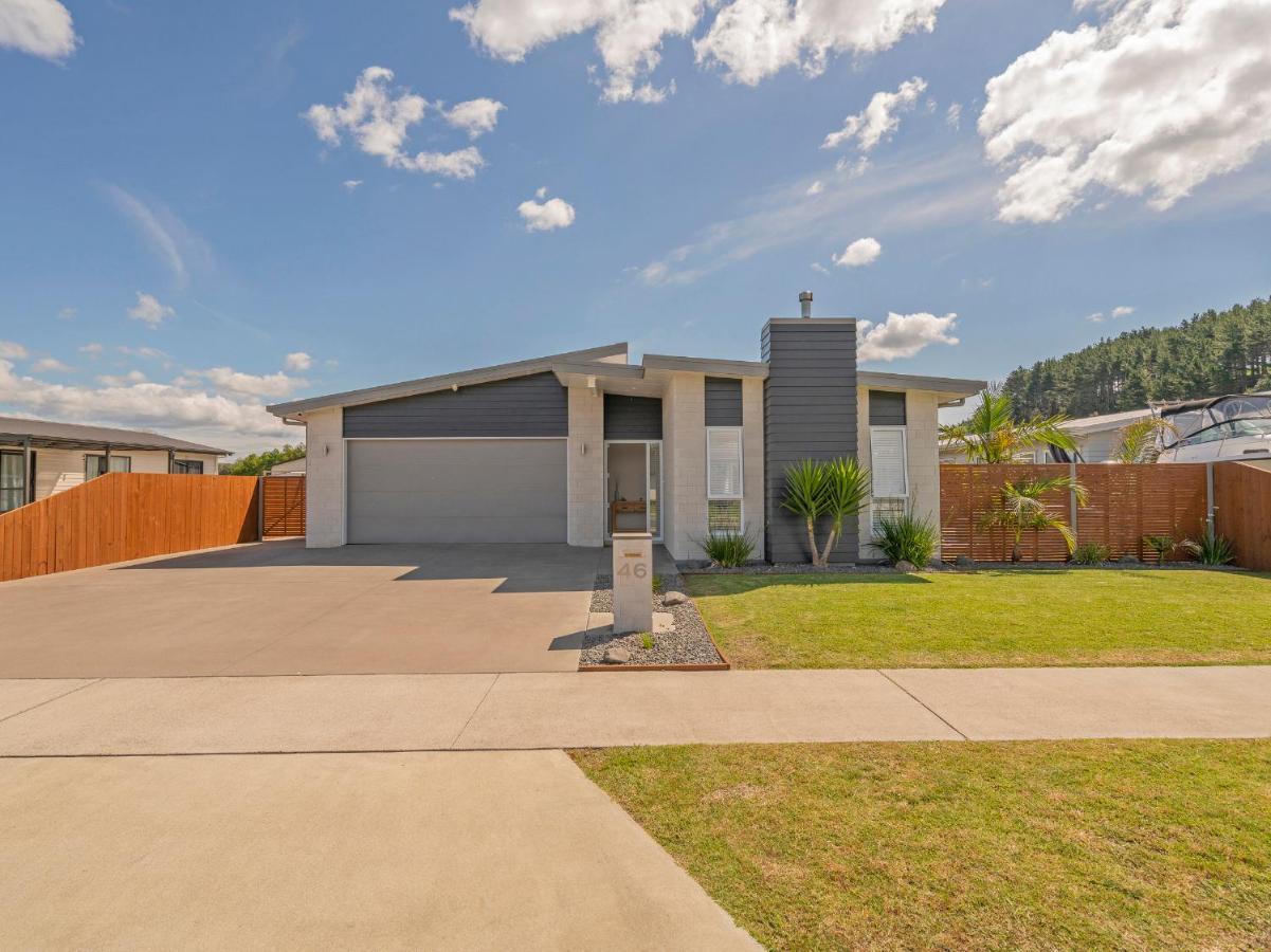 Modern Beach Pad - Whitianga Holiday Home Exterior photo
