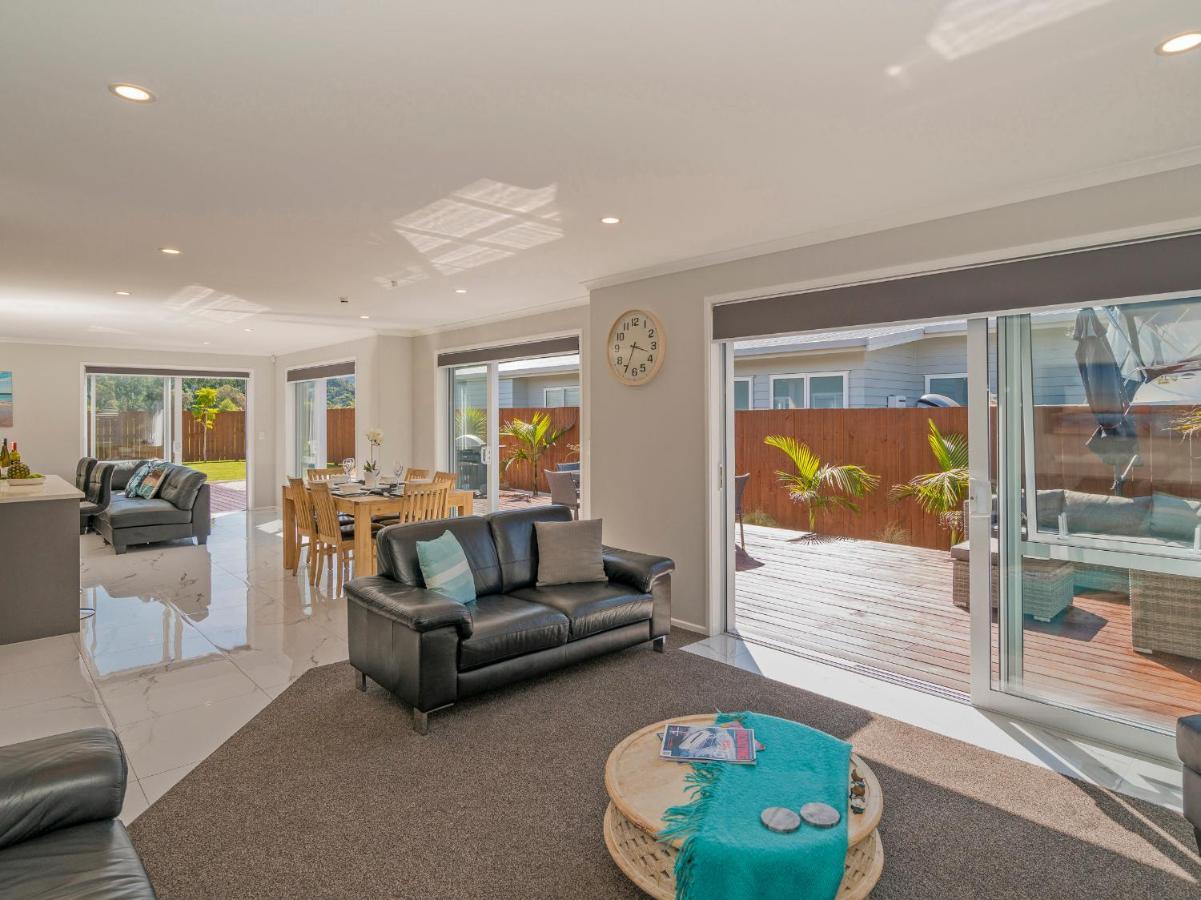 Modern Beach Pad - Whitianga Holiday Home Exterior photo